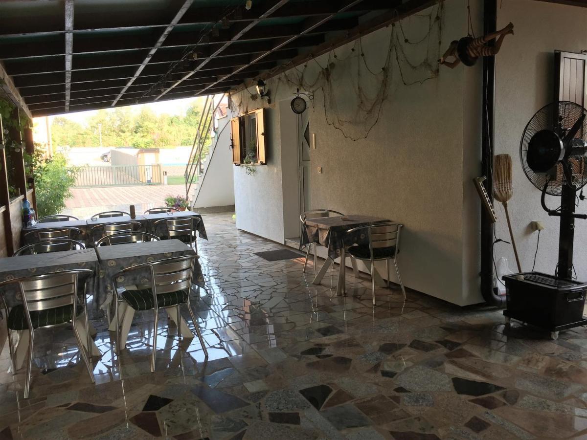 Pension Nina Umag Exterior foto
